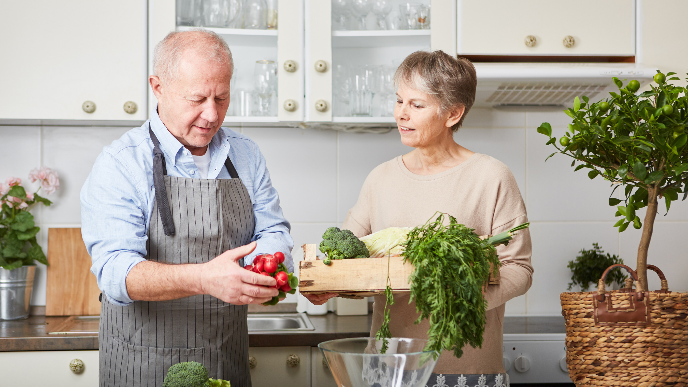 older couple cooking indoors to reduce chronic pain